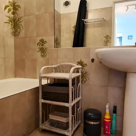 公寓 Charming T2 With Balcony Near The Port Of