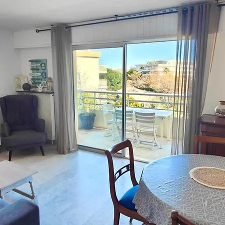 Charming T2 With Balcony Near The Port Of Fréjus