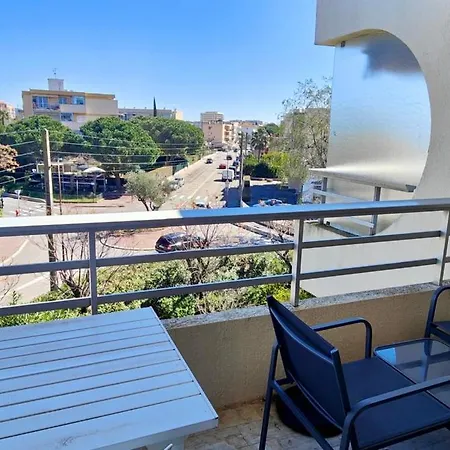 Charming T2 With Balcony Near The Port Of דירה *