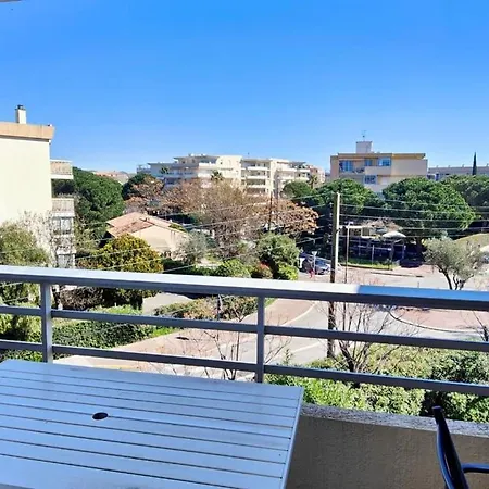 Charming T2 With Balcony Near The Port Of דירה Fréjus